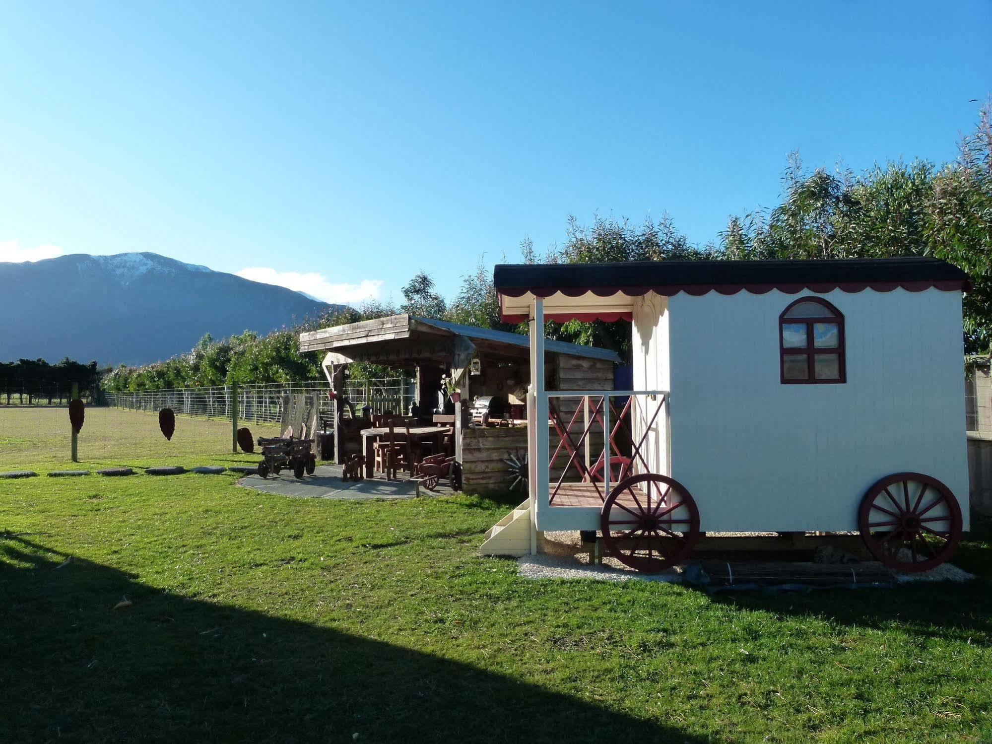 Wacky Stays - Unique Farm-Stay Glamping Rentals, Free Animal Feeding Tours Kaikoura Luaran gambar